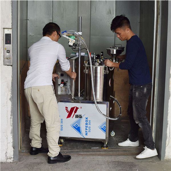  氣缸式雙組份灌膠機(jī)